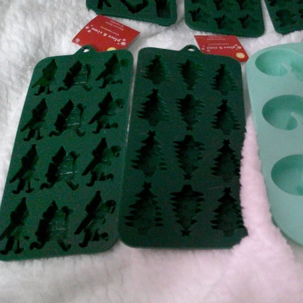 Wilton holiday Christmas Tree bundle of silicone bakeware New
